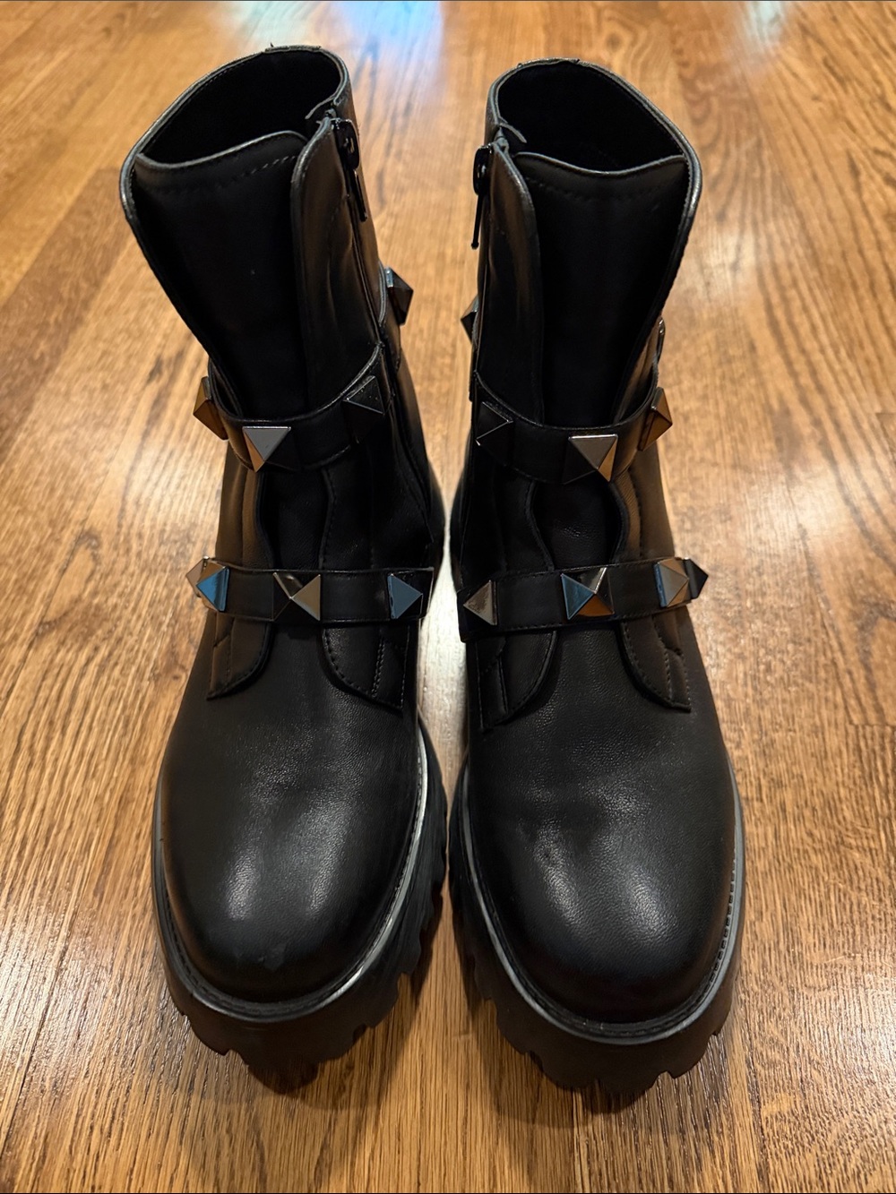 JILDOR Black leather “zinky” rubber Studded lug sole rubber moto Boots size 7